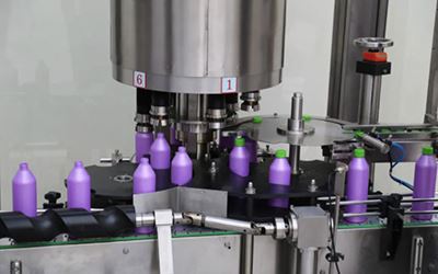 Ротационная укупорочная машина